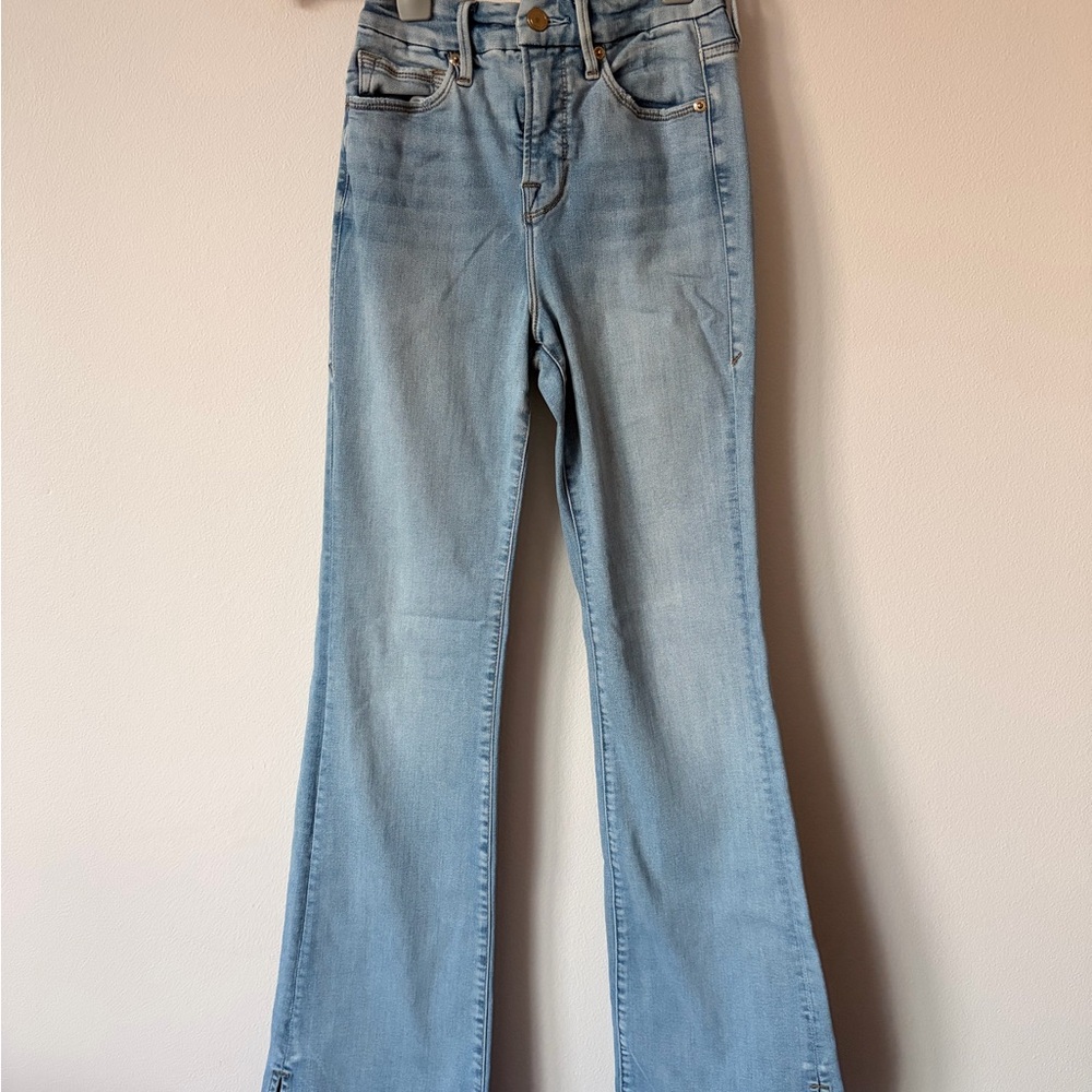 Good American Good Flare High Rise Split Hem Jeans Light Wash Size 26 - Picture 2 of 10